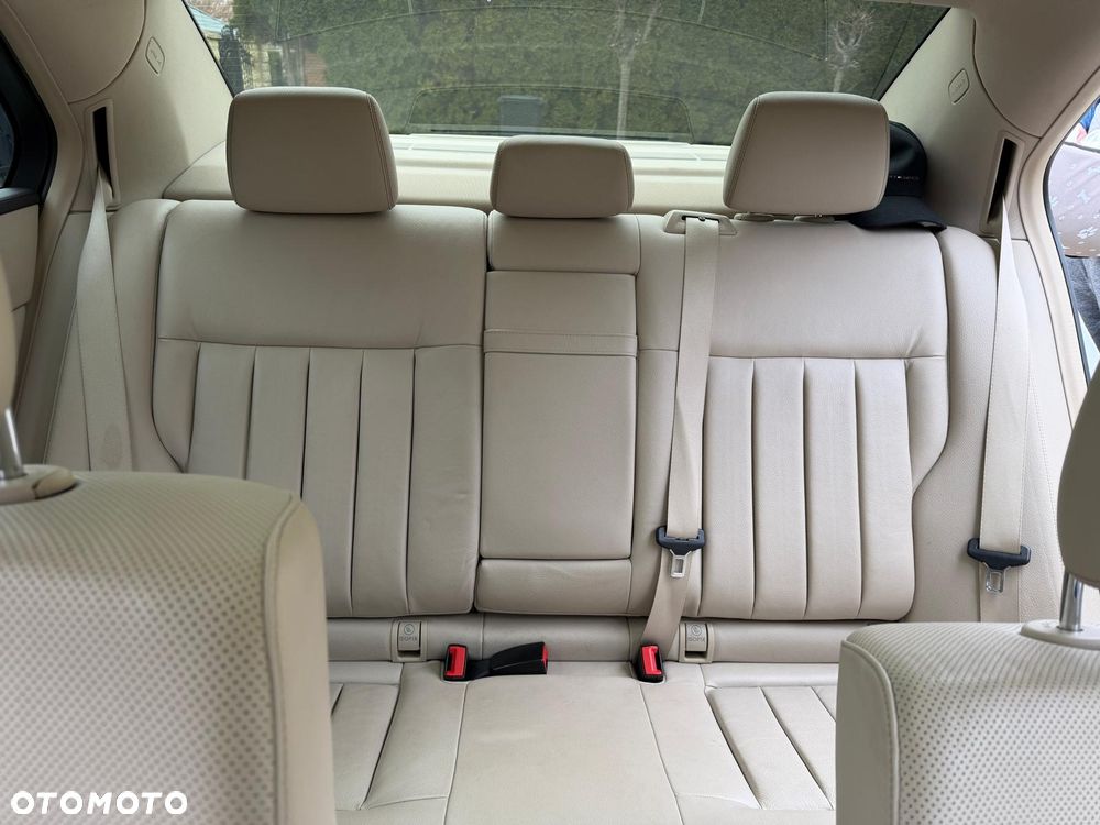 Mercedes-Benz Klasa E 220 BlueTEC 4-Matic Classic - 12