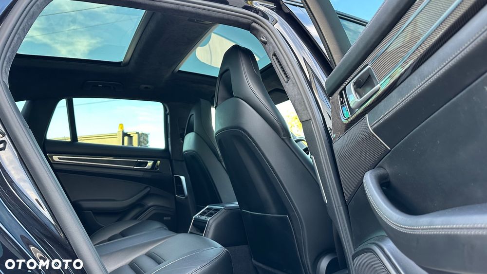 Porsche Panamera Turbo Sport Turismo - 35