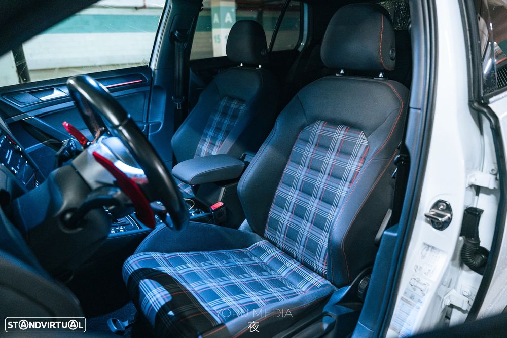 VW Golf - 12