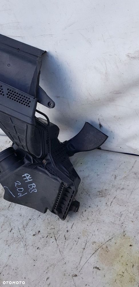 obudowa dolot powietrza Audi A4 B8 2.0 TDI - 3