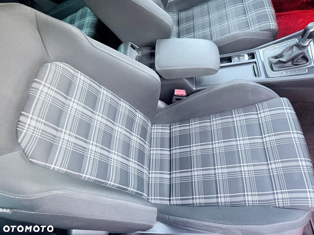 Volkswagen Golf - 29