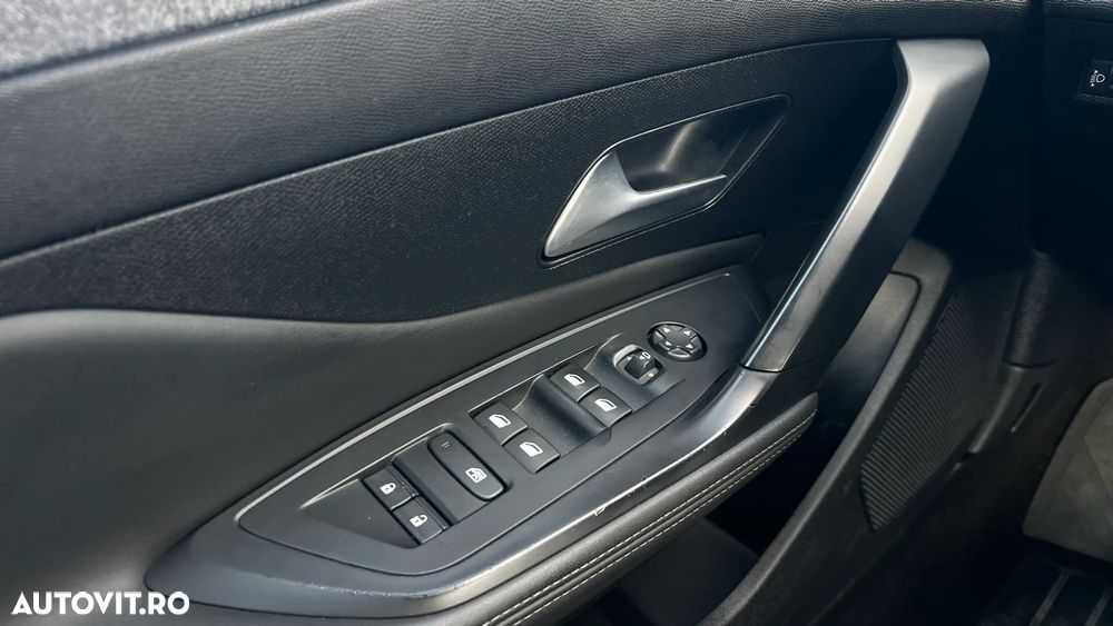 Peugeot 308 PureTech 130 EAT8 Allure - 21