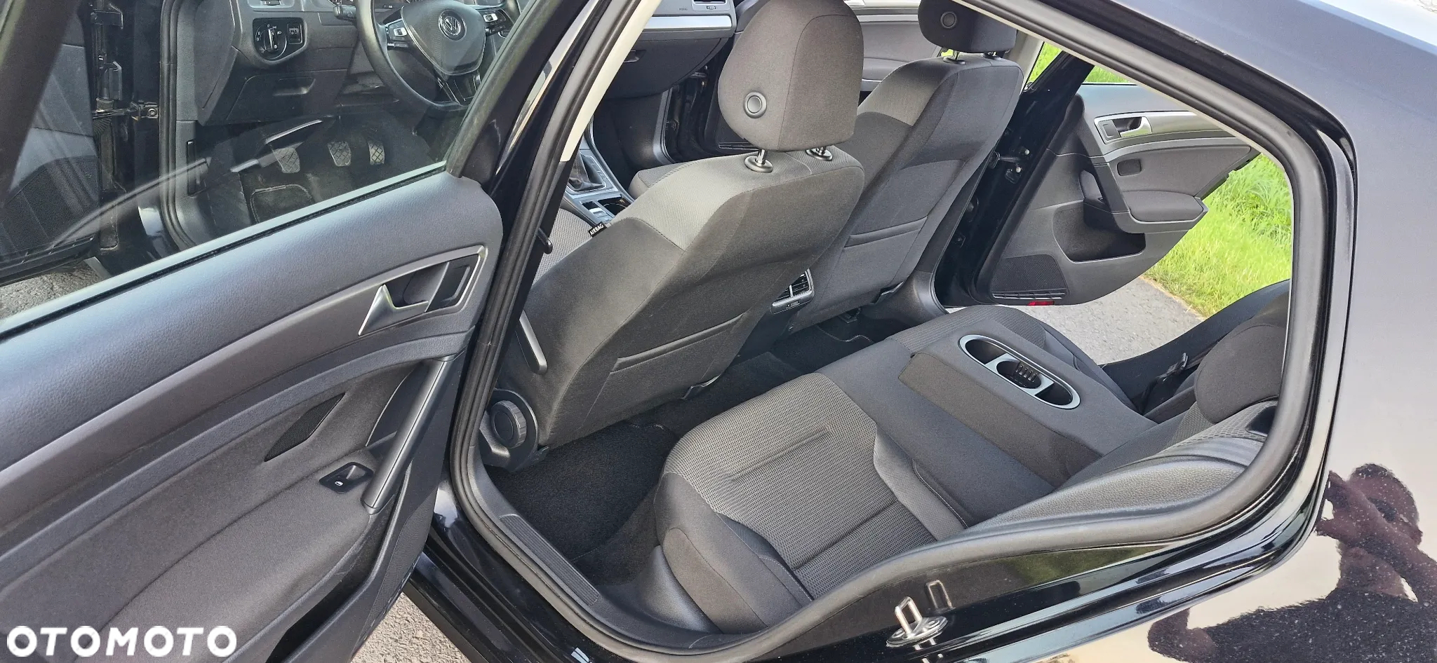 Volkswagen Golf 1.6 TDI BlueMotion Technology Comfortline - 12