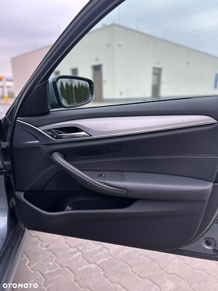 BMW Seria 5 520d M Sport Edition - 15