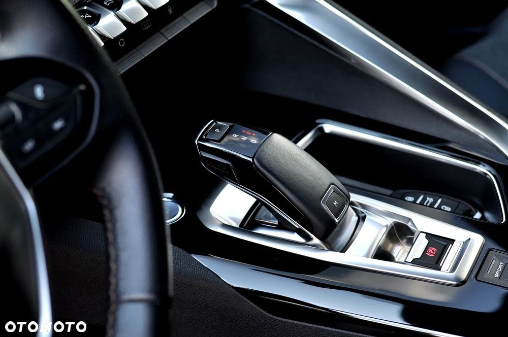 Peugeot 3008 1.6 PureTech GPF GT Line S&S EAT8 - 31