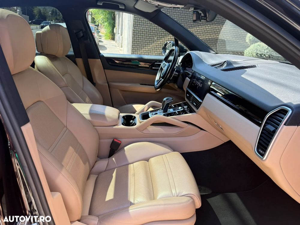 Porsche Cayenne - 15