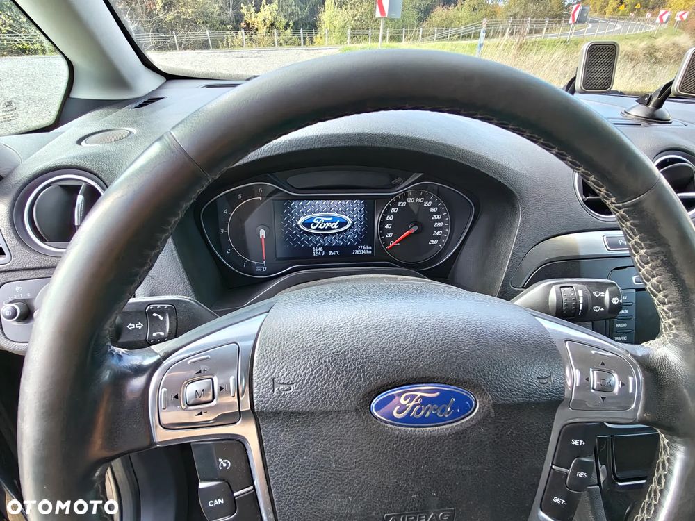 Ford Galaxy - 8