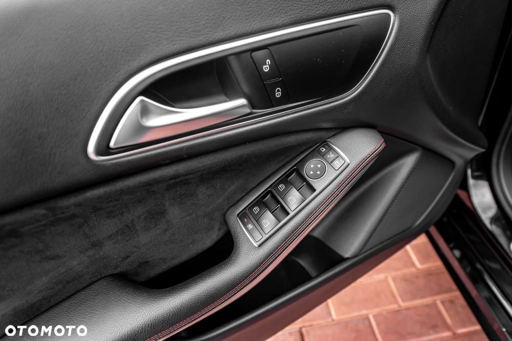 Mercedes-Benz CLA 250 4Matic 7G-DCT AMG Line - 25
