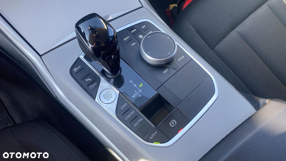 BMW Seria 3 318i Advantage - 19