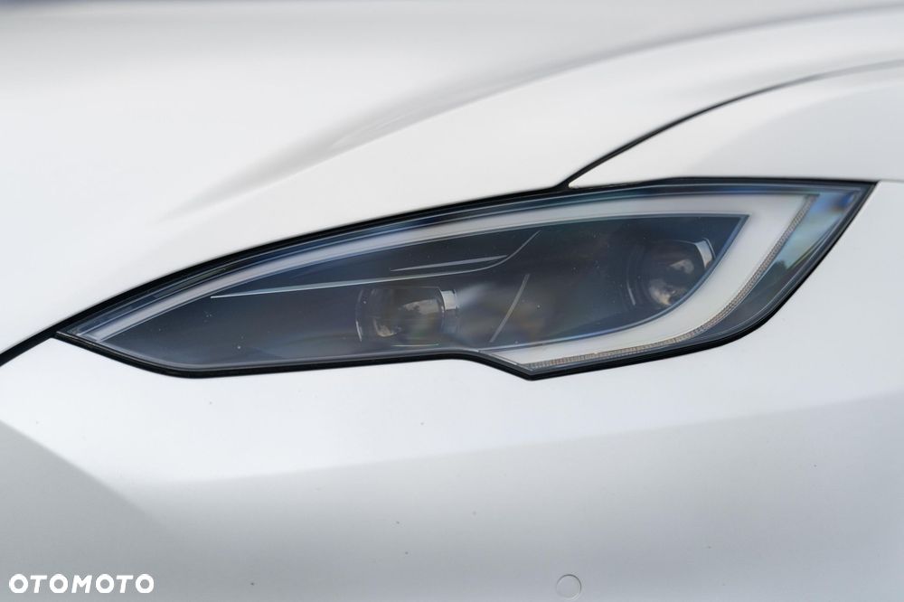 Tesla Model S - 9