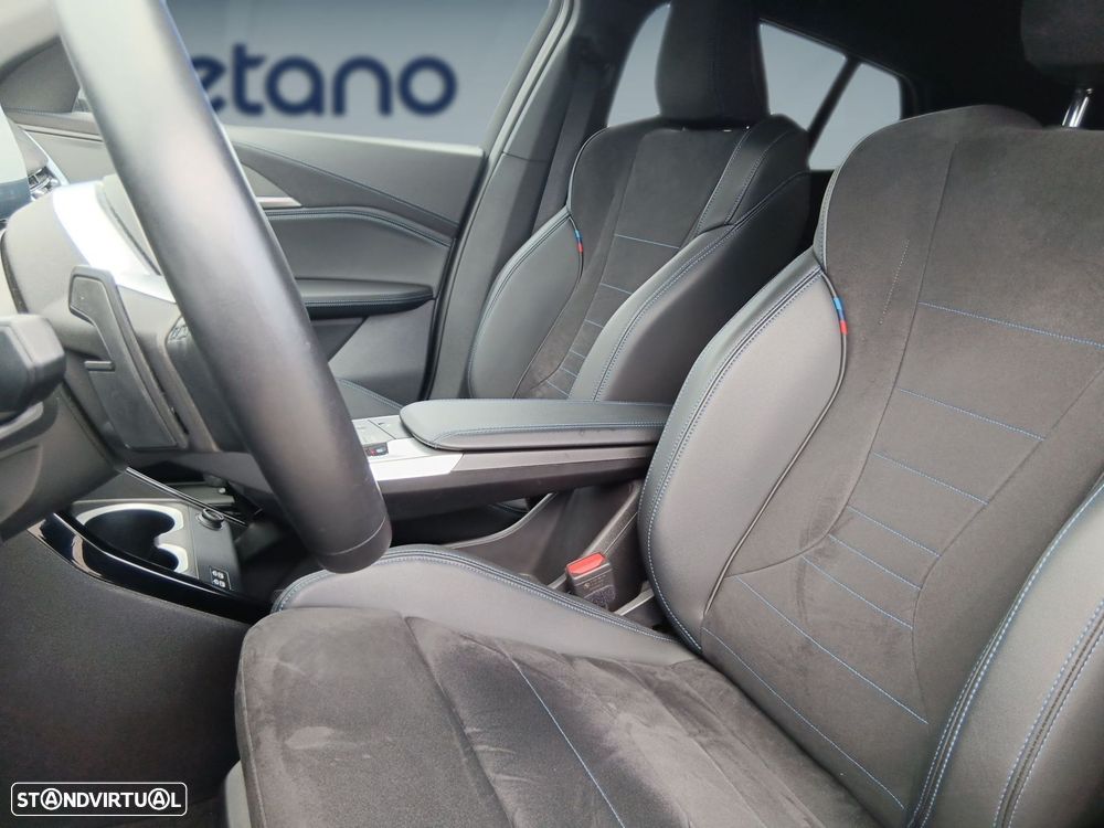 BMW iX2 eDrive20 Pack Desportivo M - 11