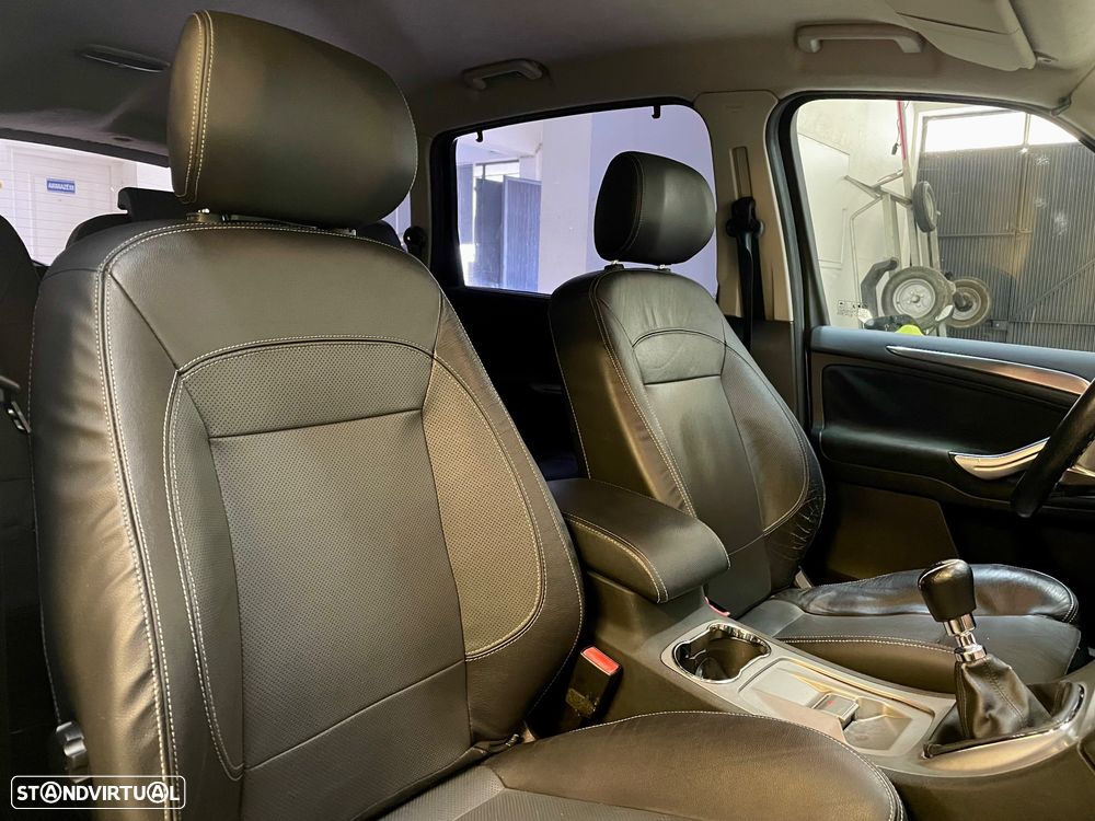 Ford S-Max 2.0 TDCi Titanium 7L - 27