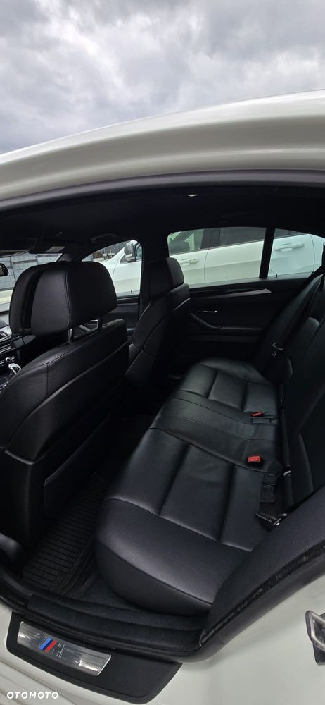 BMW Seria 5 525d xDrive - 9