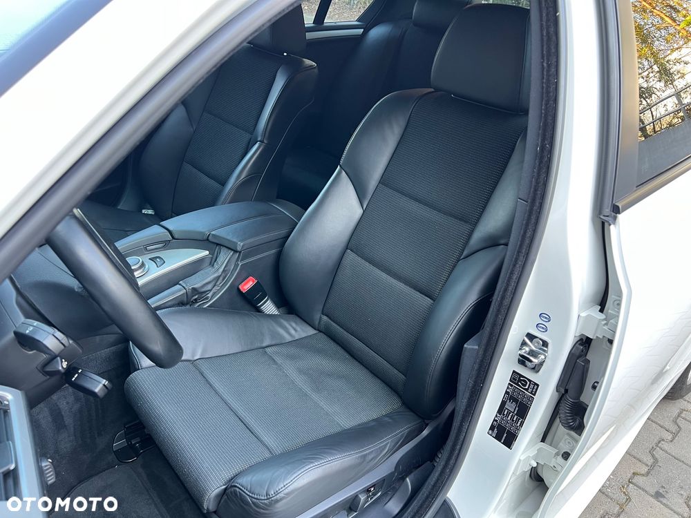 BMW Seria 5 525i - 13