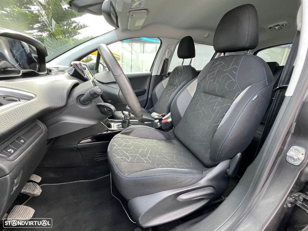 Peugeot 2008 1.5 BlueHDi Signature - 22