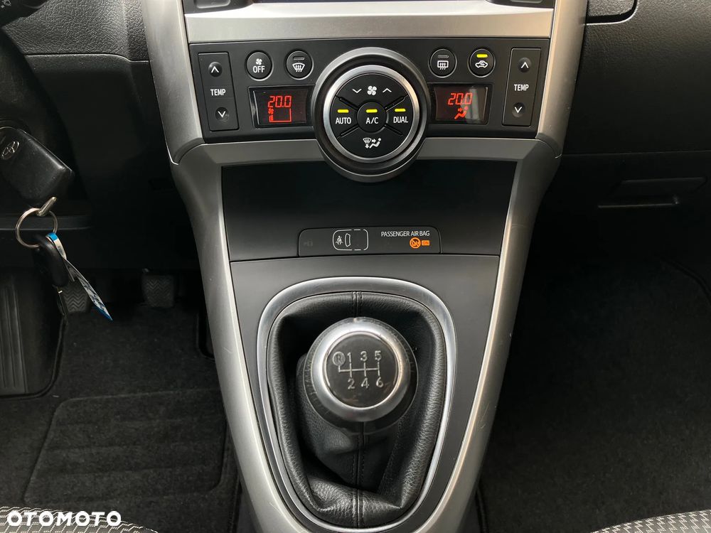 Toyota Verso 1.8 Premium - 25