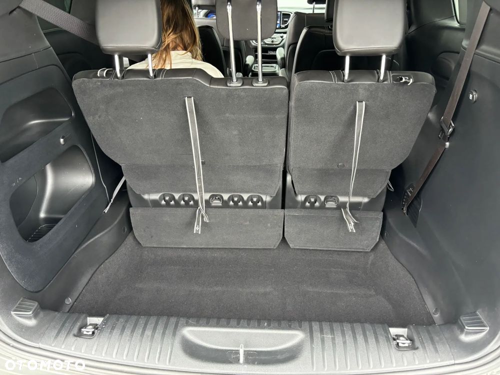 Chrysler Pacifica - 4