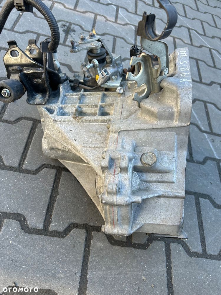 Toyota Yaris III skrzynia biegów 20TT06  1.0 vvti - 5