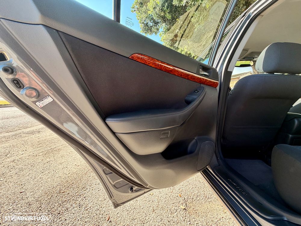 Toyota Avensis S/D 1.6 Sol EC - 14