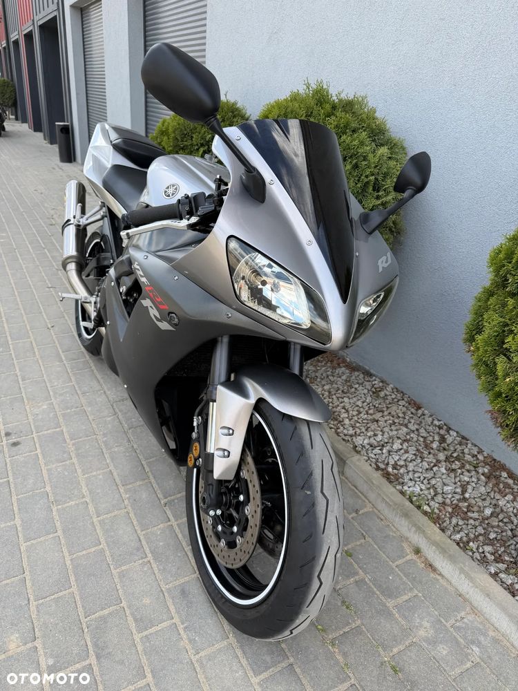 Yamaha R1 - 5