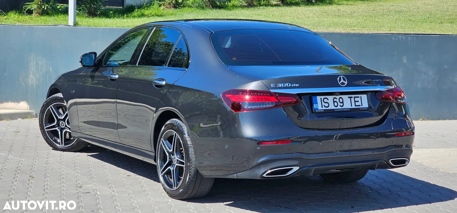 Mercedes-Benz E 220 d T 9G-TRONIC AMG Line - 4