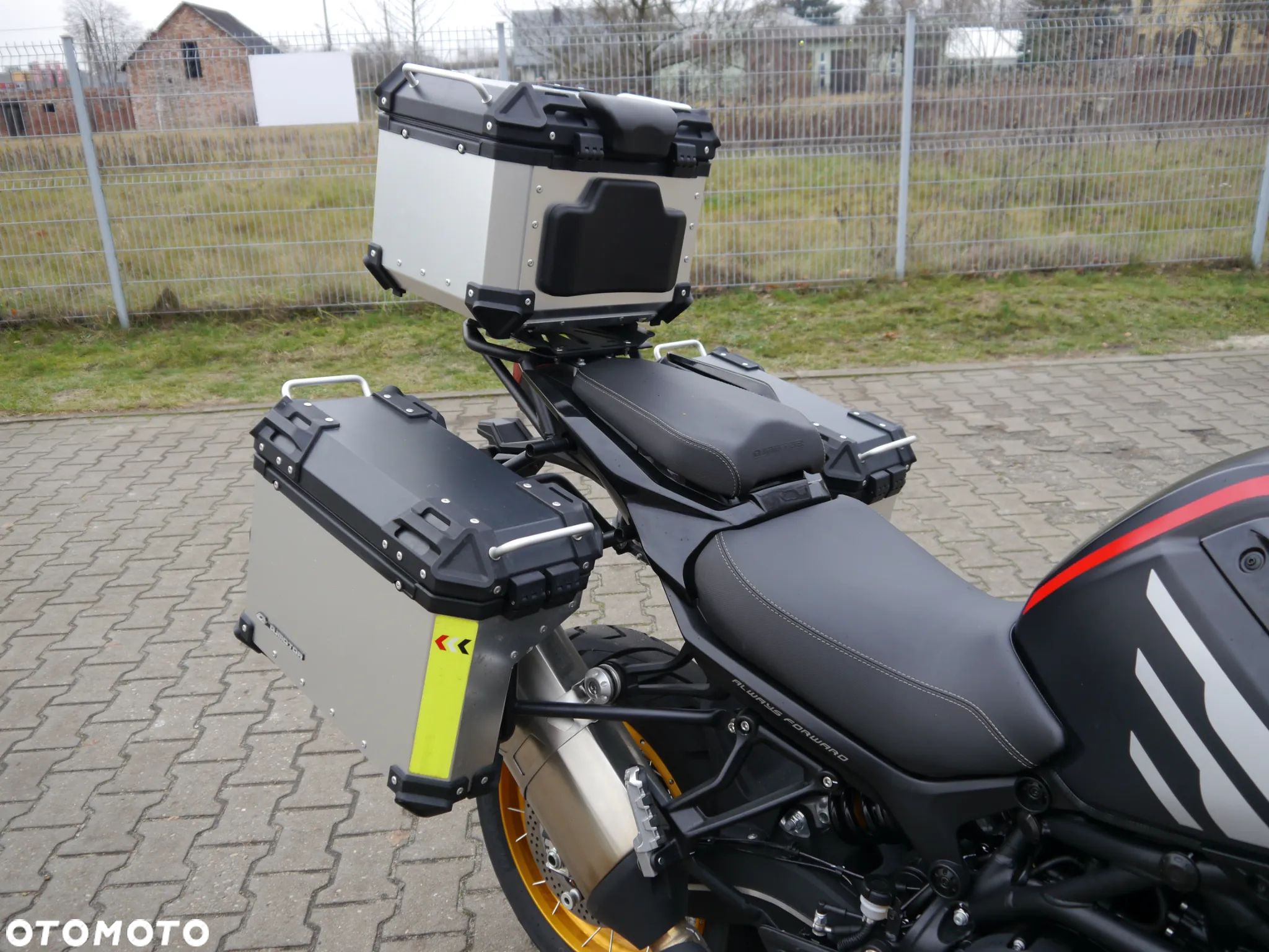 QJMOTOR SRT 800S - 7