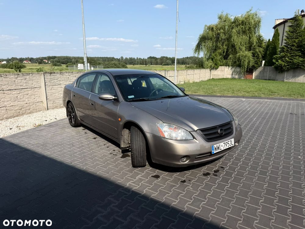 Nissan Altima - 3