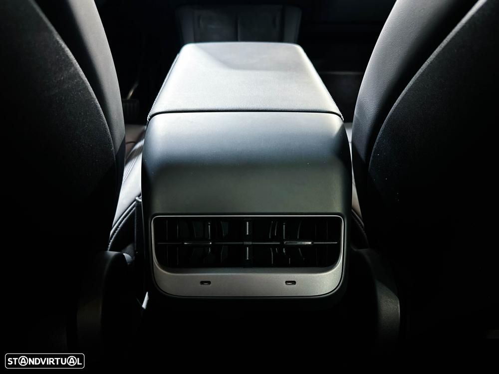 Tesla Model Y Long Range Dual Motor AWD - 26