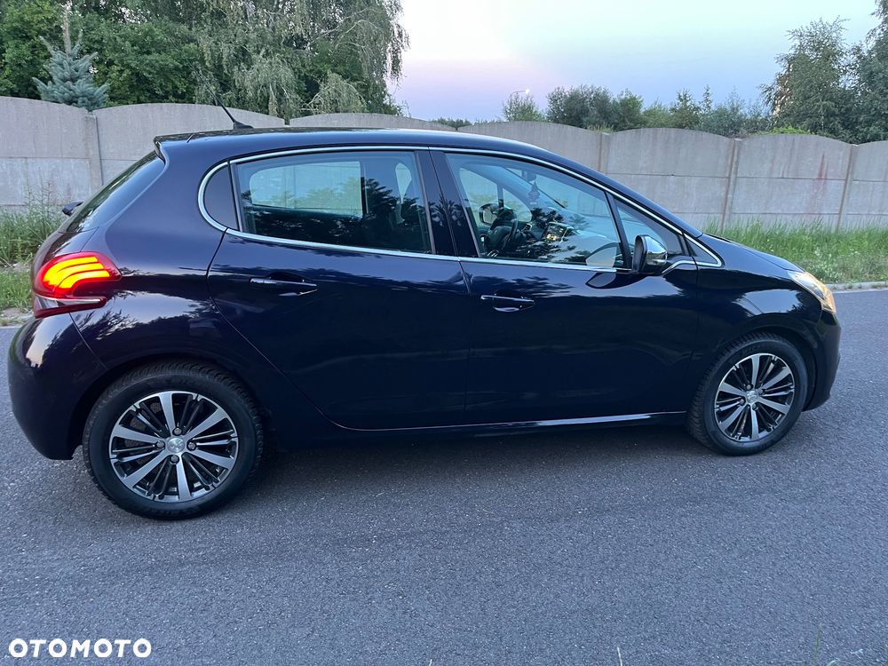 Peugeot 208 - 12