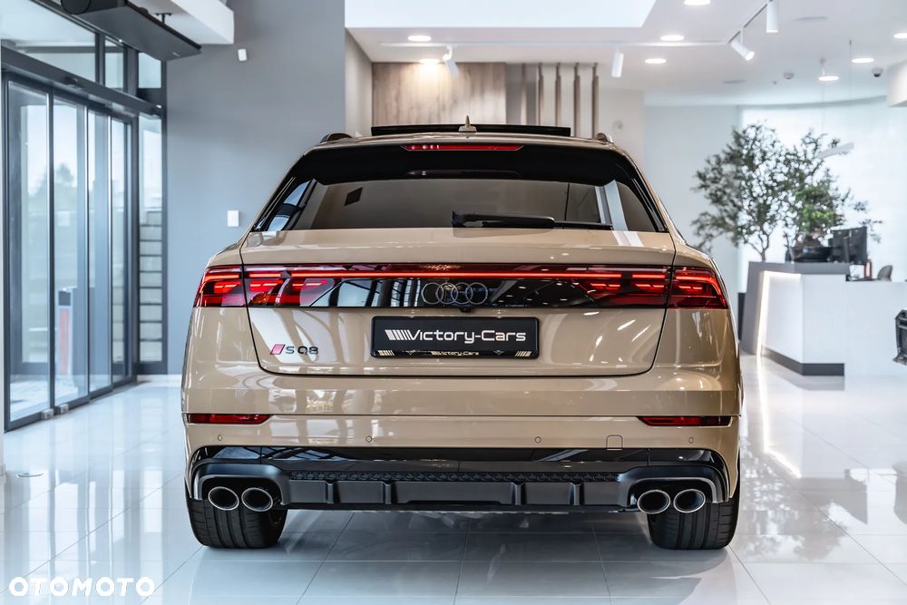 Audi SQ8 - 8