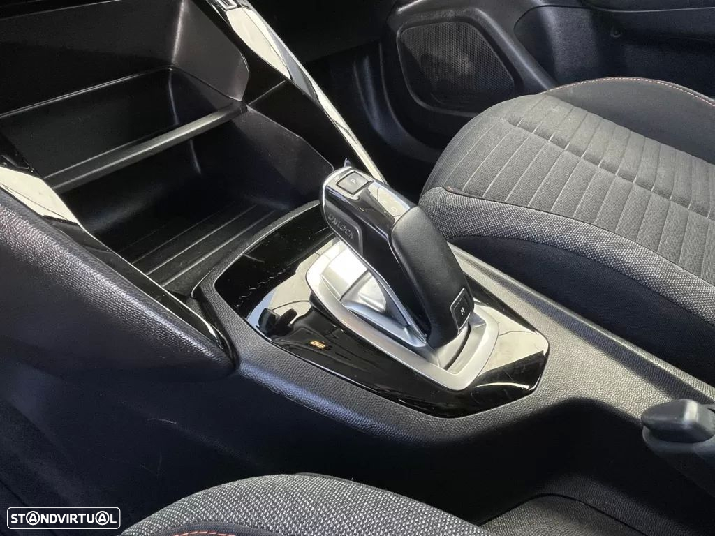Peugeot 2008 1.2 PureTech Active EAT8 - 33