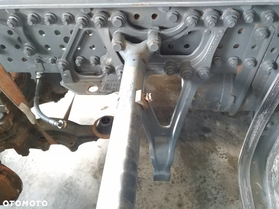 Wspornik stabilizatora błotnika łapa Actros MP4