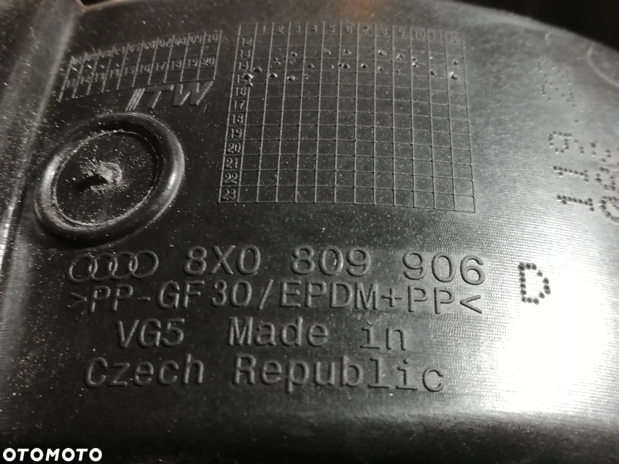 AUDI A1 8X klapka wlew PALIWA 3 DRZWI Coupe - 2