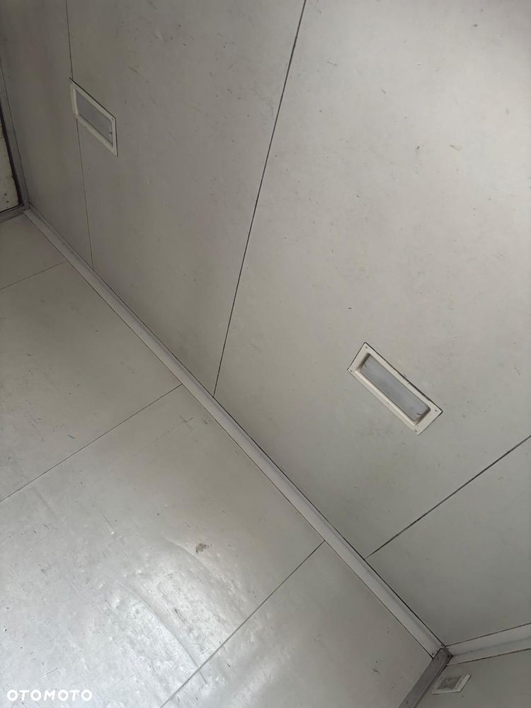 Volkswagen T5 Autochlodnia kontener - 4