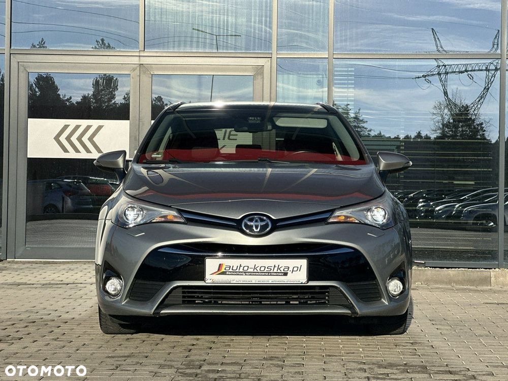 Toyota Avensis 1.8 Premium - 5