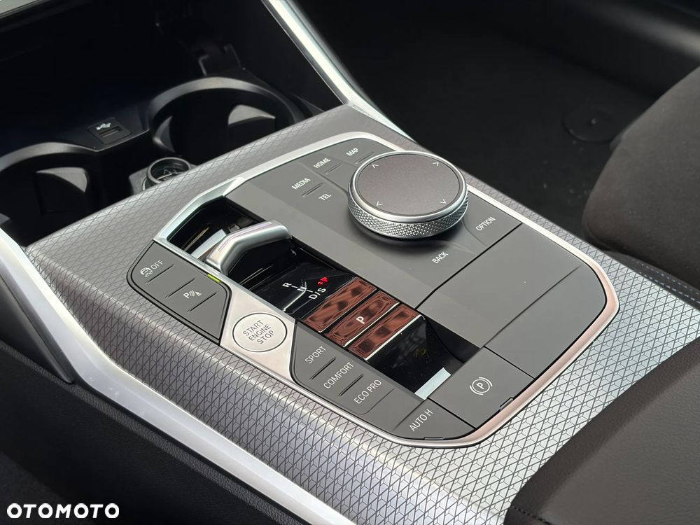 BMW Seria 3 320d xDrive mHEV M Sport - 17