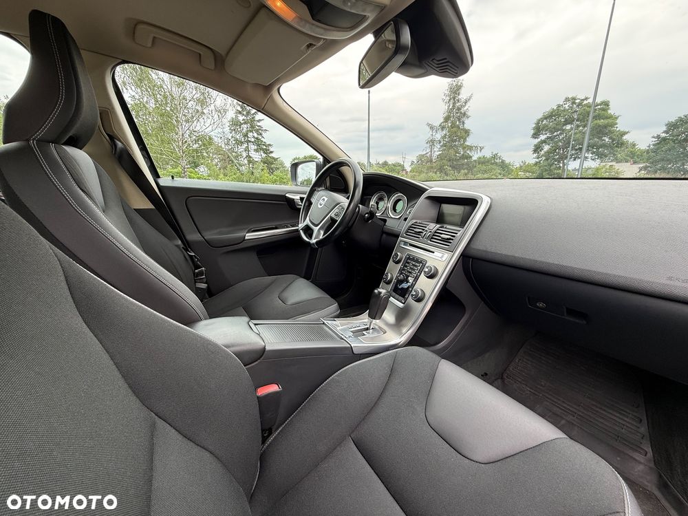 Volvo XC 60 2.4D AWD Momentum - 13
