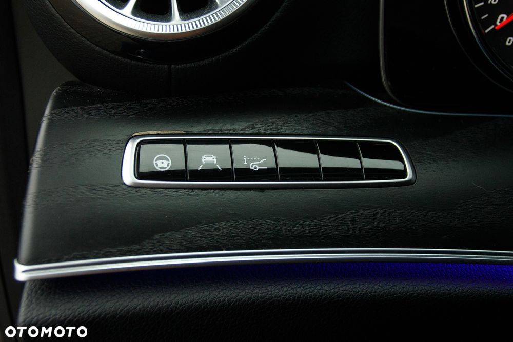 Mercedes-Benz Klasa E 220 d 4-Matic 9G-TRONIC - 20