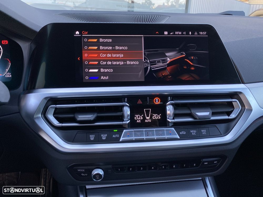 BMW 318 d Pack Desportivo M Auto - 36