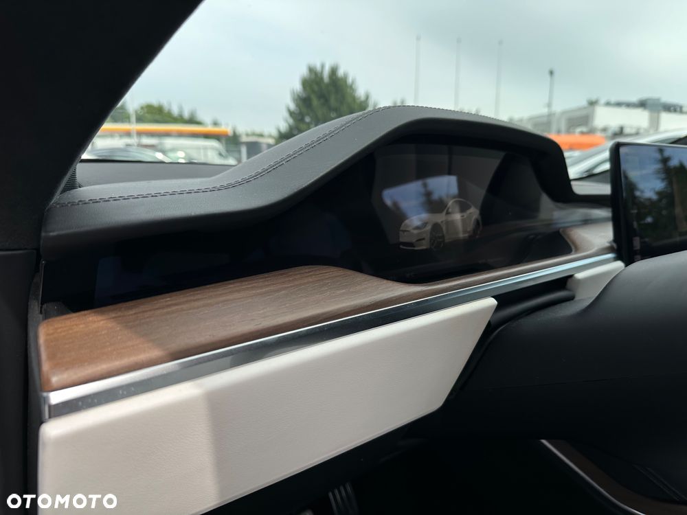 Tesla Model S - 12