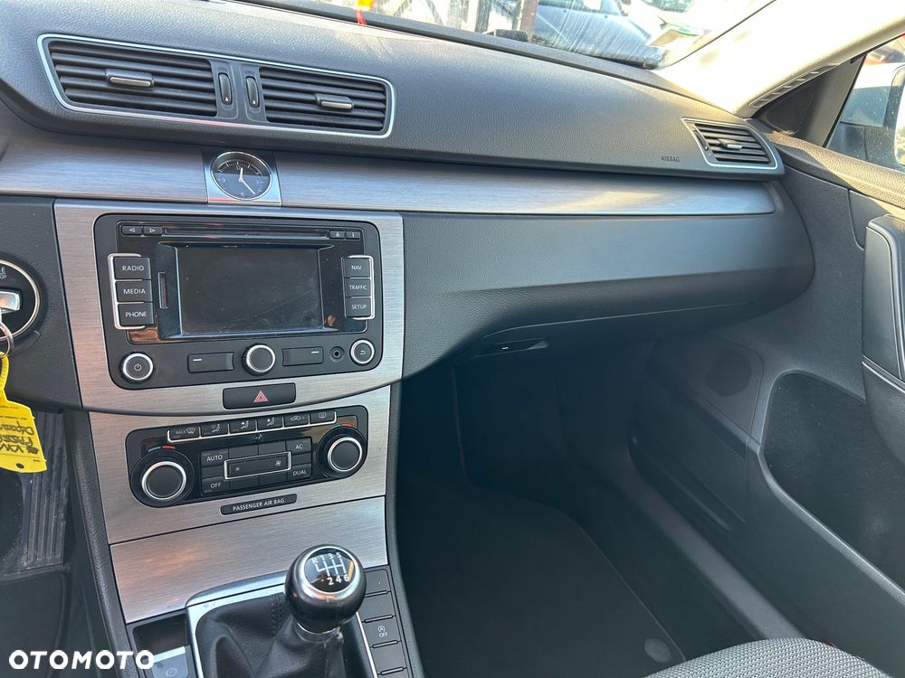Volkswagen Passat - 35