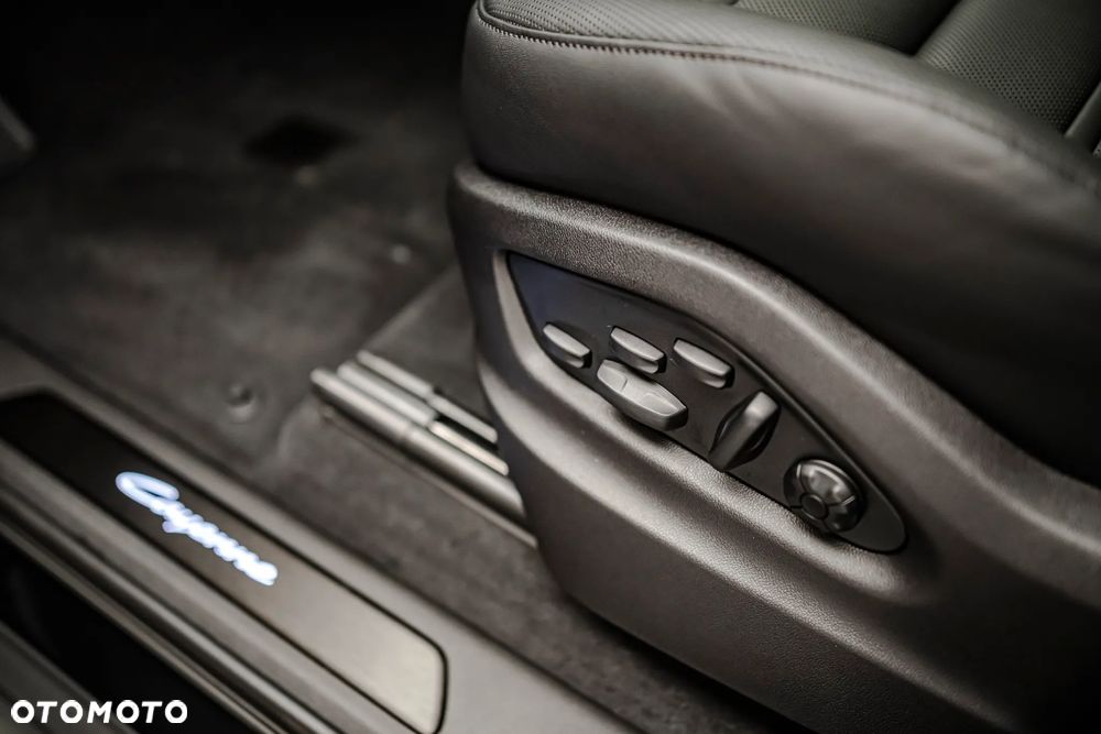 Porsche Cayenne Standard - 20