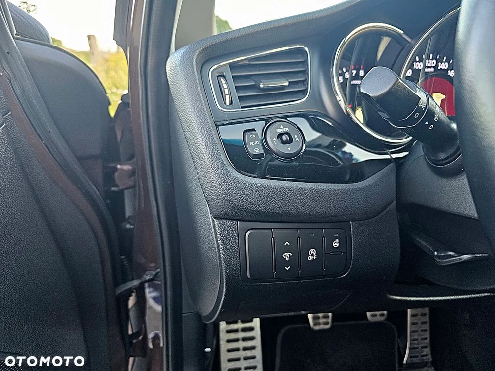 Kia Ceed 1.6 GDI Platinum Edition - 24