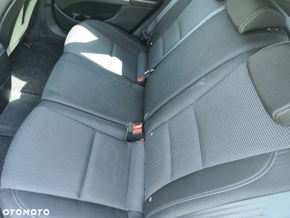 Hyundai i30 1.6 CRDi Fifa World Cup Edition - 6