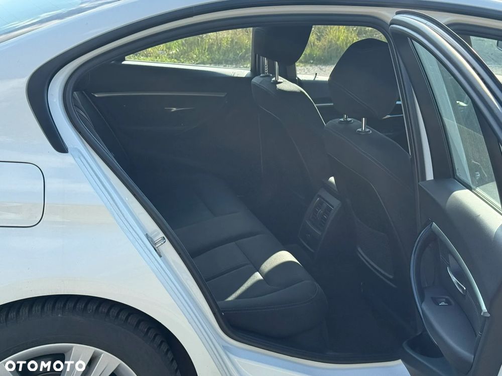 BMW Seria 3 318d - 11
