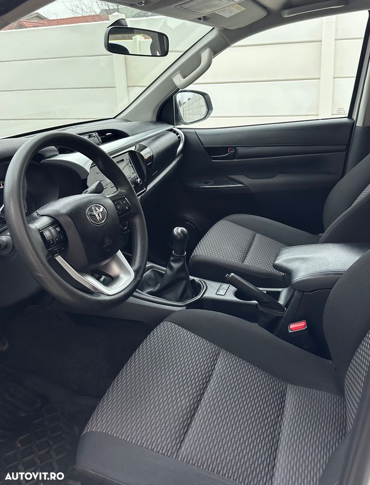 Toyota Hilux 4x4 Double Cab M/T Comfort - 6