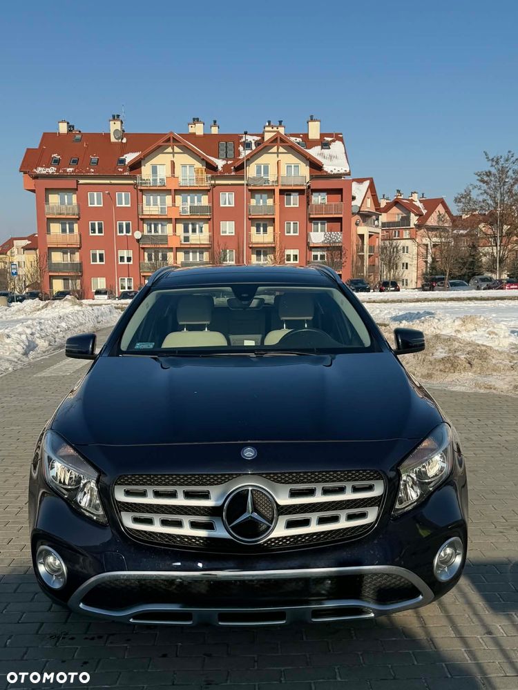 Mercedes-Benz GLA 250 4Matic 7G-DCT - 2