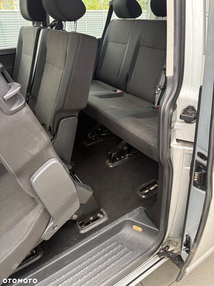 Volkswagen Caravelle - 7