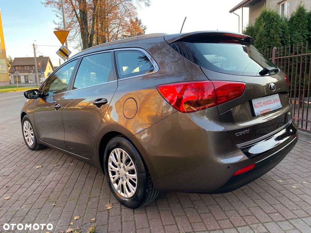 Kia Ceed 1.6 GDI Dream Team Edition - 25