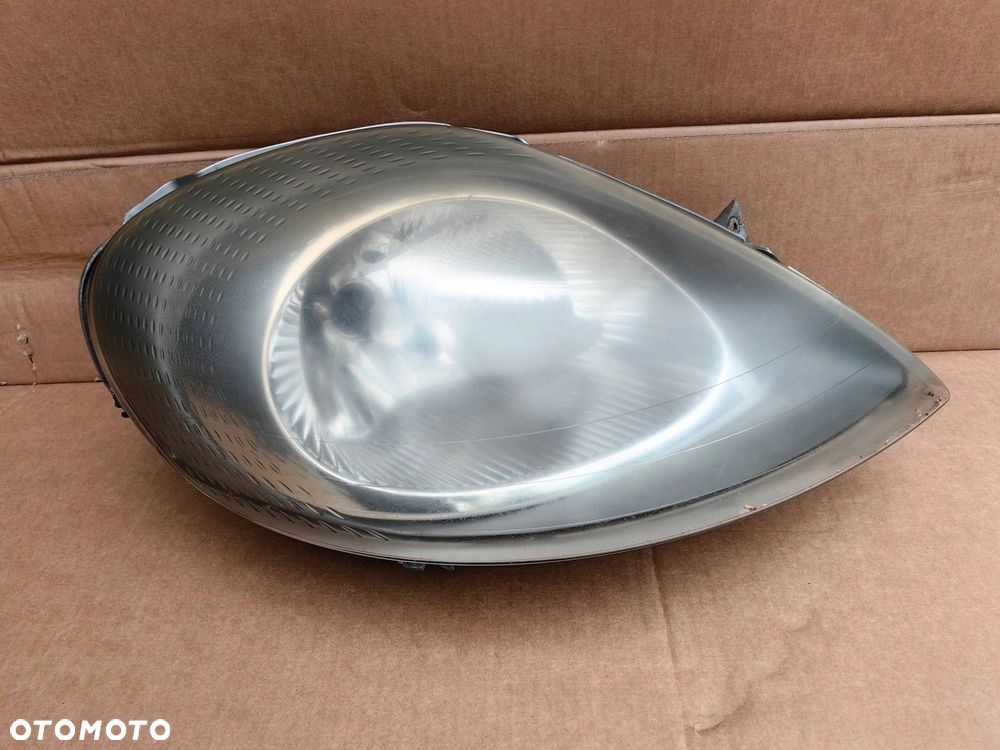 Lampa przednia Prawa RENAULT TRAFIC 7700311372 OPEL VIVARO 91165720 VALEO - 1